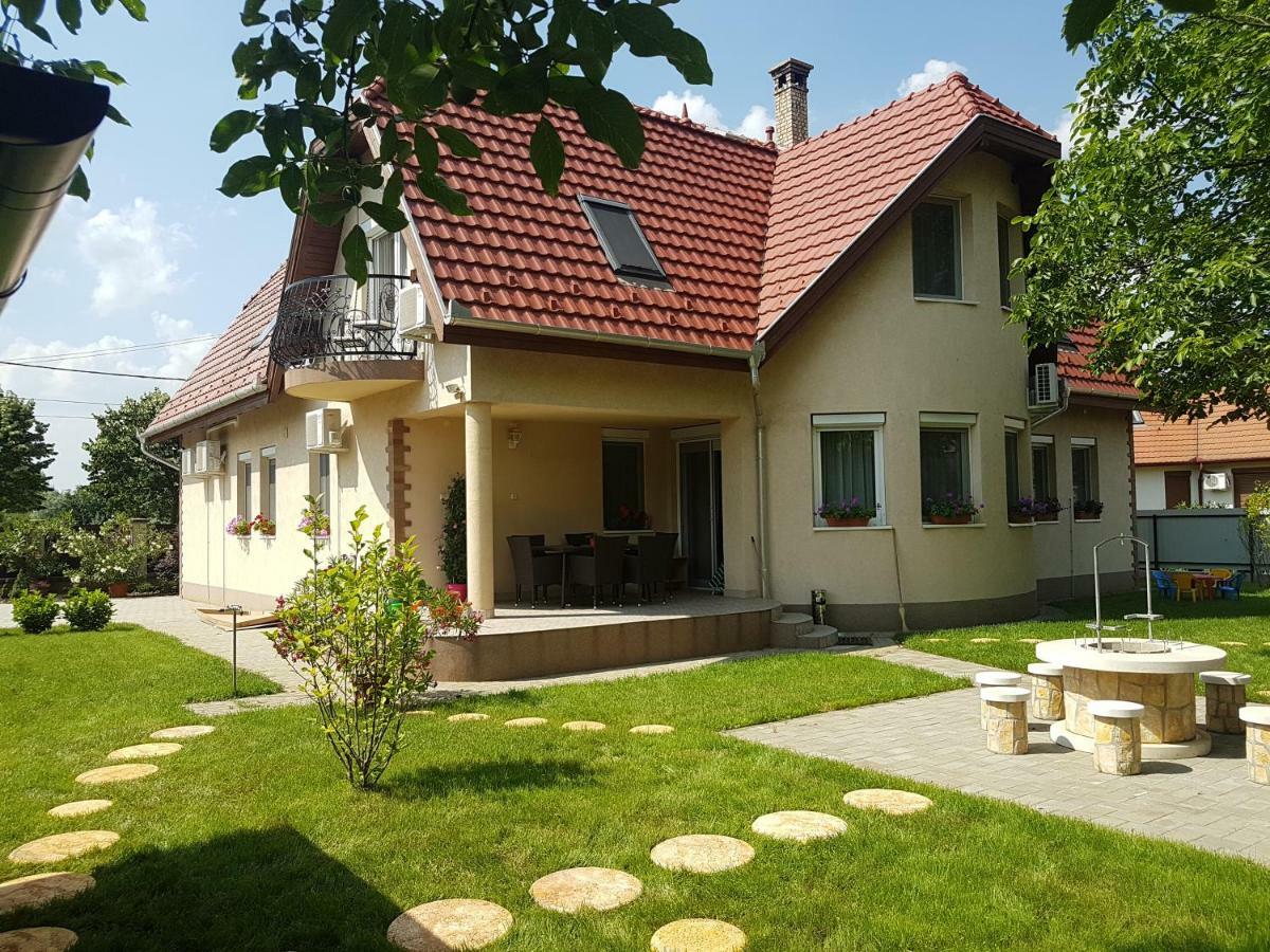 Villa Bellanova Hajdúszoboszló Екстериор снимка